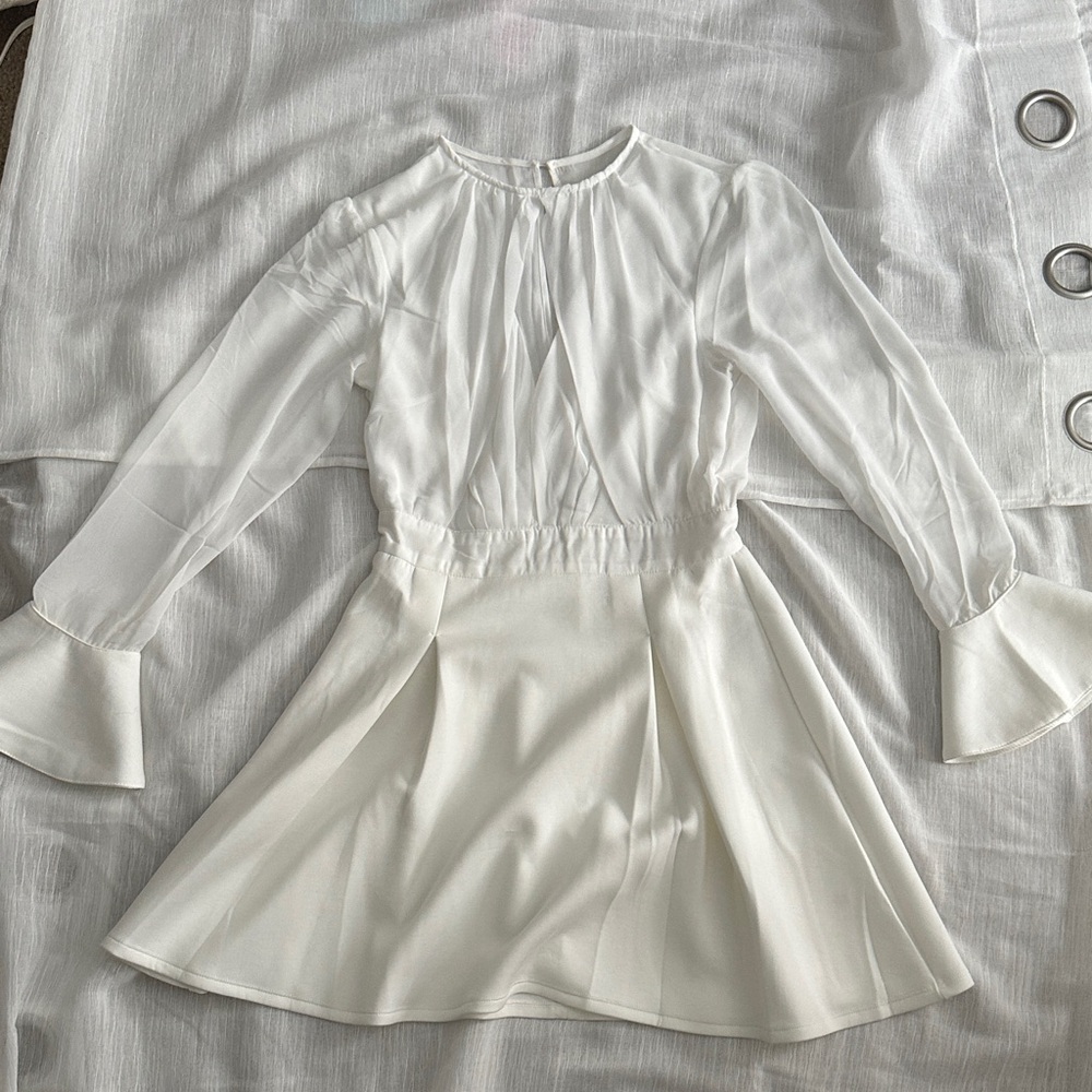 VENUS Elegant White Wedding Dress